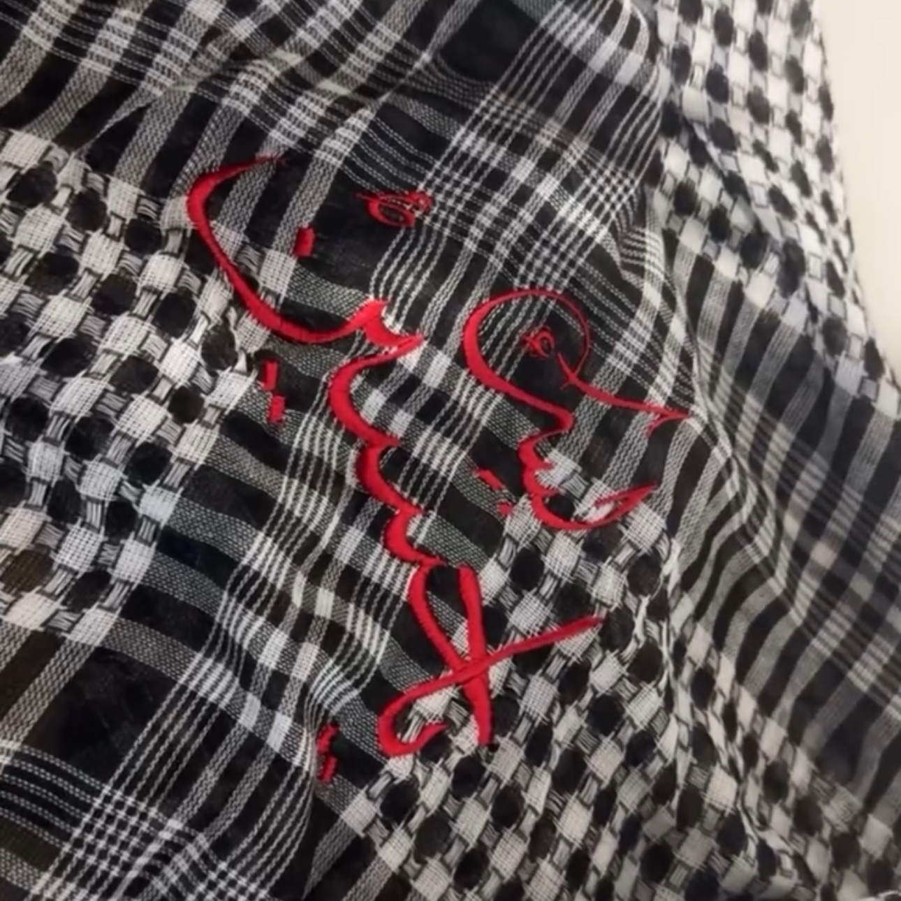 Kuffiyah labayka ya Hussein